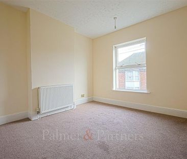 2 bedroom end of terrace house to rent - Photo 3