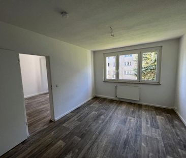Einziehen & Wohlfühlen: schöne 2- Raumwohnung mit Balkon im EG - Photo 2