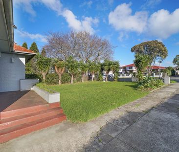 3 Bedroom Brick & Tile Home in Central Papatoetoe - Photo 6