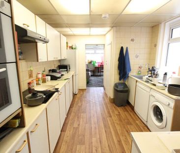 5 bedroom terraced house to rent - Photo 4