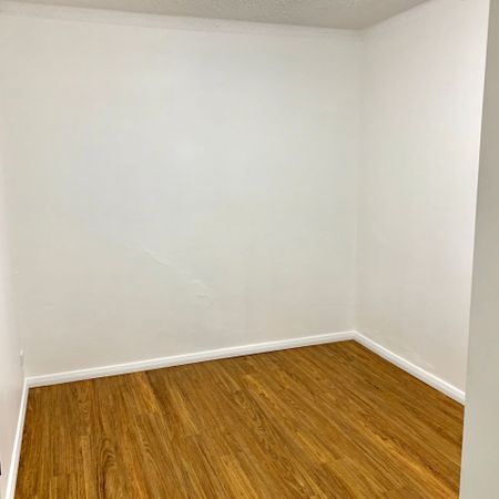 NEW LOOK, OLD PRICE! - Photo 3