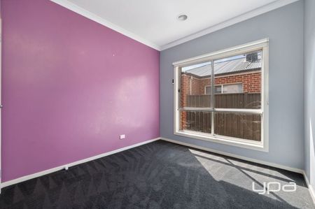 4 BEDROOM FAMILY HOME WITH RUMPUS - Photo 2