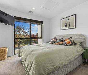 Elegant Townhouse - Photo 6