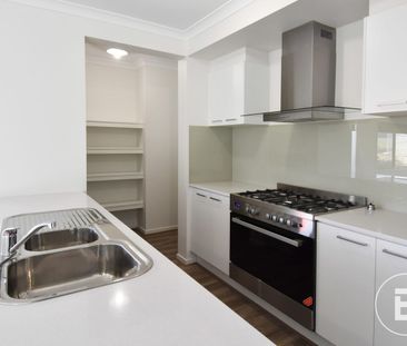 QUALITY FOUR BEDROOM HOME WITH 3 LIVING AREAS - Photo 6