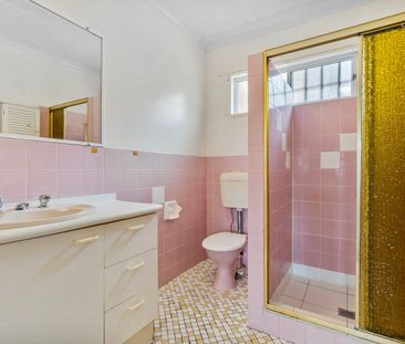 TWO BEDROOM, ORIGINAL CONDITION - HEART OF BROADBEACH - Photo 4