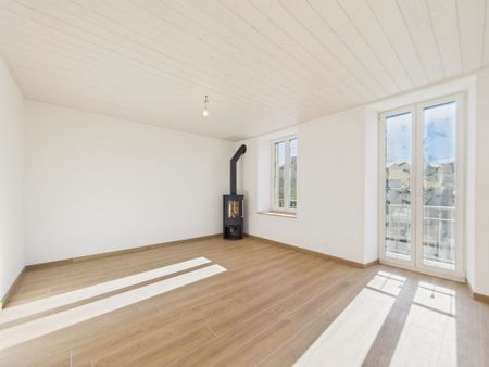 Appartement lumineux et entièrement rénové avec cheminée de 4.5 pièces à Châtillens (Oron) charme, confort et modernité au cSur de la campagne vaudoise - Photo 2
