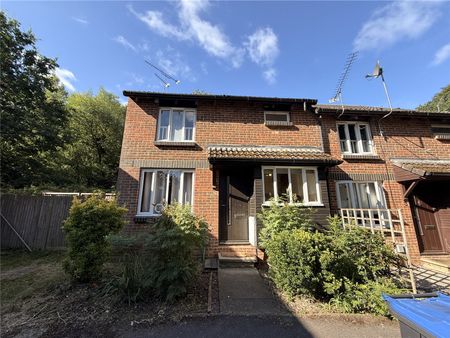 Overthorpe Close, Knaphill, Woking, Surrey, GU21 2LA - Photo 3