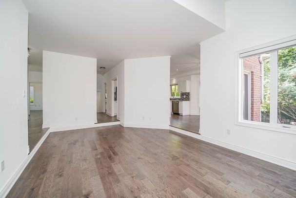 For Lease - 618 Foxcroft Boulevard, Newmarket, Ontario - Photo 1