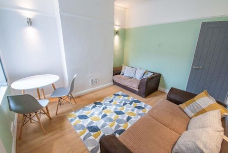 4 bedroom terraced house to rent - Photo 3