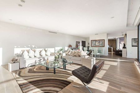 A fantastic third floor flat with lift and concierge. - Photo 4