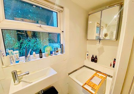 1 Bed Flat, Southolm Street, SW11 - Photo 5