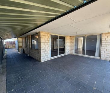 Freshly Painted Large Family Home. - Photo 3