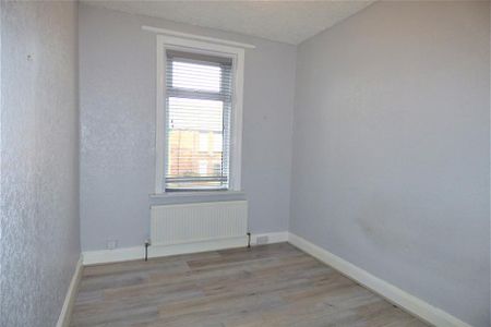 3 bedroom flat to rent - Photo 3