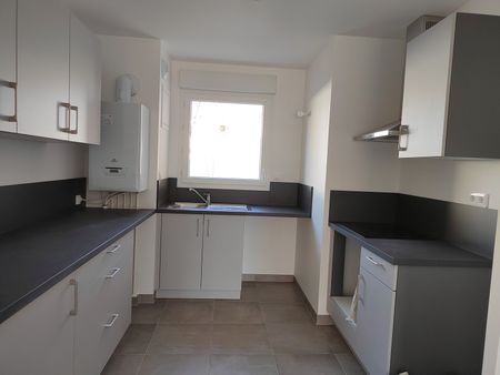 Location Appartement 3 pièces 65m² ST JEAN DE LA RUELLE 45140 - Photo 2