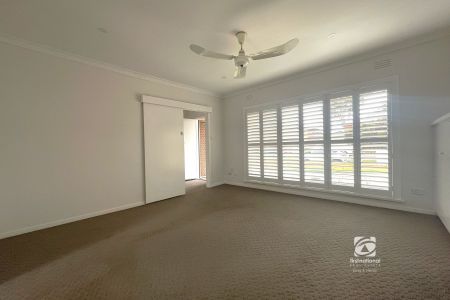 RELAXED LAKESIDE LIVING MADE EASY - Photo 2