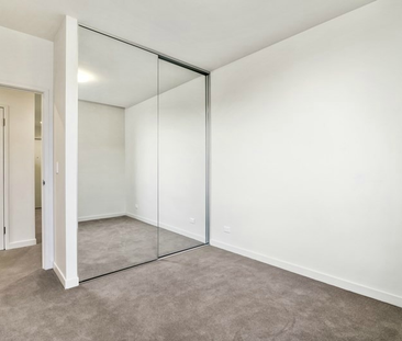 Beautifully presented two bedroom two bathroom apartment with parking - Photo 1