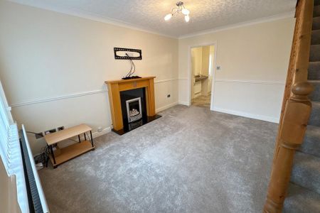 2 bedroom semi-detached house to rent - Photo 2
