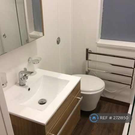 Studio to rent - Photo 4