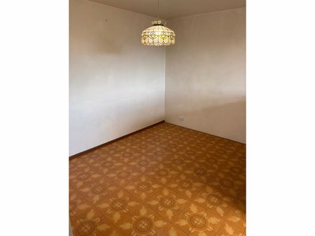 Spacious Apartment with Leafy Views - Photo 2