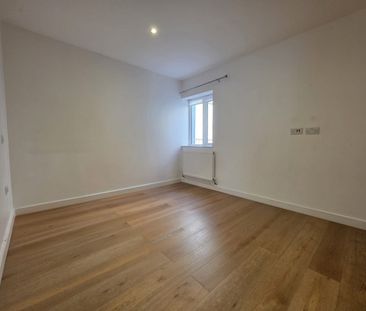 Station Road, London, SE25 - Photo 2