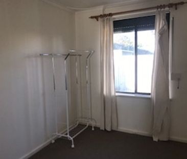 Two bedroom unit in quiet location - Photo 2