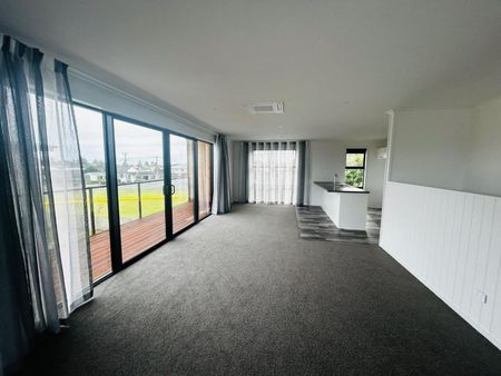 Stunning modern property with views - Photo 2