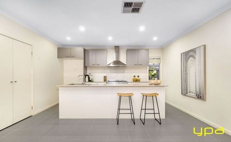 Spacious Family Home in Cranbourne West - Photo 2