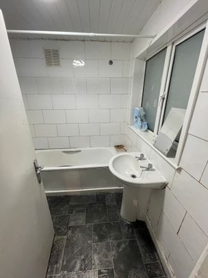 Milner Road Room 3 - Photo 1