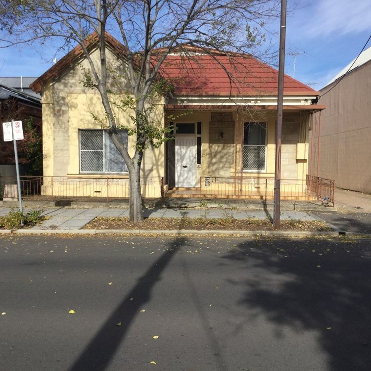 5-bedroom shared house / townhouse, Gilles Street - Photo 1