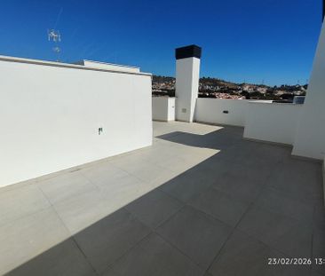 Alquiler de ático en Calle Astrea - Photo 1