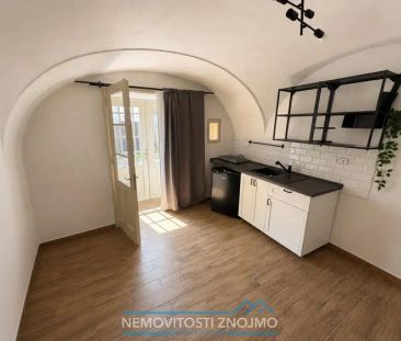 Pronájem bytu 1+kk v centru Znojma s parkovacím místem - Photo 2