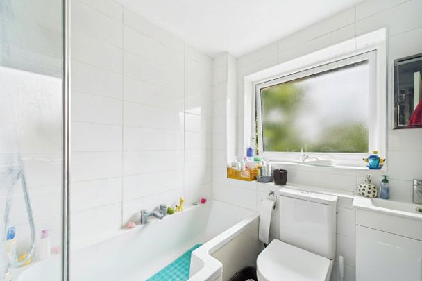 2 bedroom Maisonette in Fernley Court, Maidenhead - Photo 1