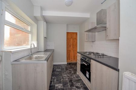 2 bedroom ground floor flat to rent - Photo 4