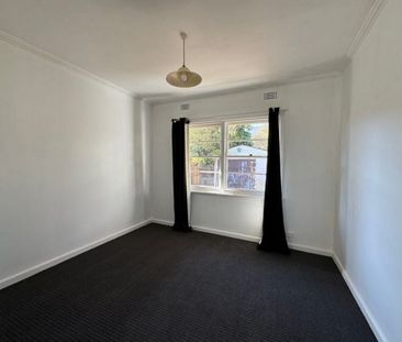 Charming Cranbourne Home: Walk to Centro! - Photo 3