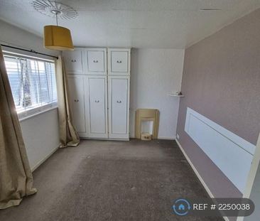 2 bedroom semi-detached house to rent - Photo 5