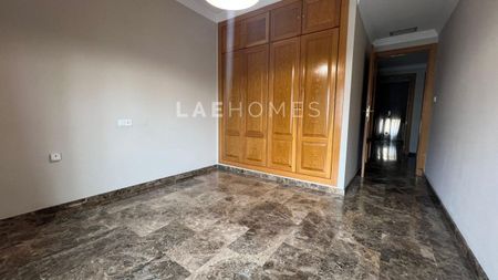 Málaga, Andalusia 29001 - Photo 3