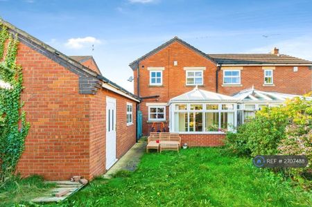 3 bedroom semi-detached house to rent - Photo 5