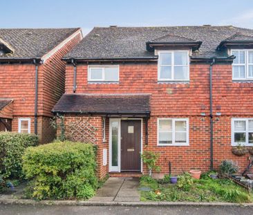 3 Bedroom House - Barncroft, Farnham - Photo 1