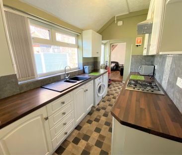 4 bedroom terraced house to rent - Photo 3