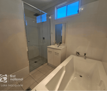 LIVE LIKE ROYALTY ON KING STREET - Photo 6