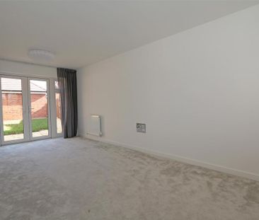 4 bedroom detached house to rent - Photo 1