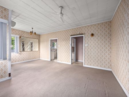 25 Walkers Ln, Booval QLD 4304 - House For Rent | Domain - Photo 2