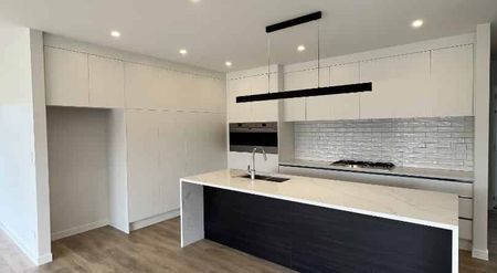 Modern family home - Photo 3