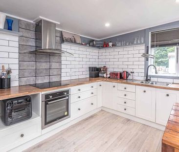 WHANGANUI EAST - 3 BEDROOMS - Photo 2