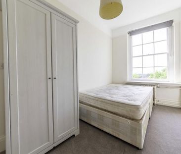 3 bedroom flat to rent - Photo 4