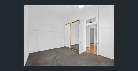 Sought After Queenslander - Photo 3