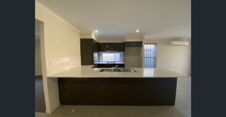 Modern Family Home - Photo 5