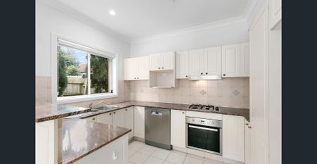 Freshwater Townhouse Showcasing Coastal Lifestyle - Photo 3