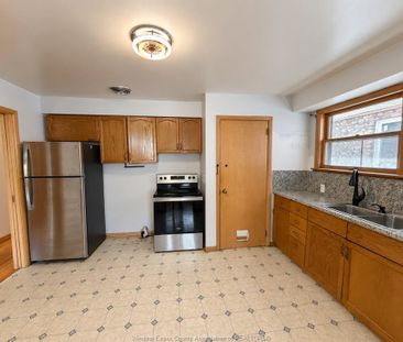 For Lease - 1425 GILES Boulevard, Windsor, Ontario - Photo 1