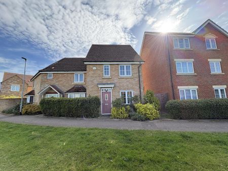 3 bedroom semi-detached house to rent - Photo 2
